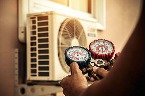 Professional Hvac technician working in Madison Heights, MI